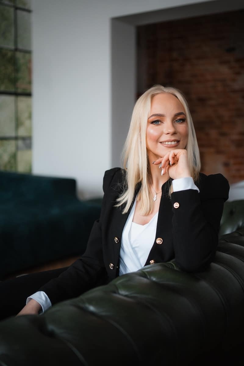 Karolina-Lopusinska-portret-o-mnie-1